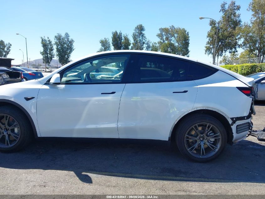 2024 Tesla Model Y Long Range Dual Motor All-Wheel Drive/Rwd VIN: 7SAYGDED2RF169875 Lot: 43165941