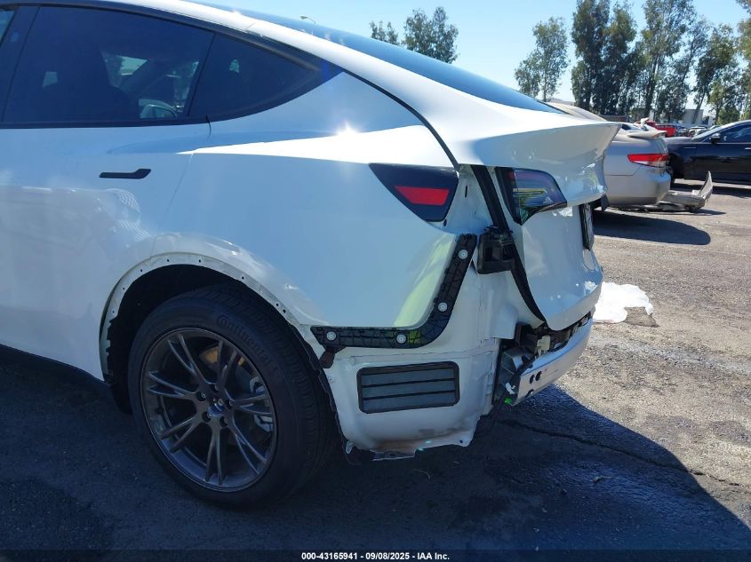 2024 Tesla Model Y Long Range Dual Motor All-Wheel Drive/Rwd VIN: 7SAYGDED2RF169875 Lot: 43165941
