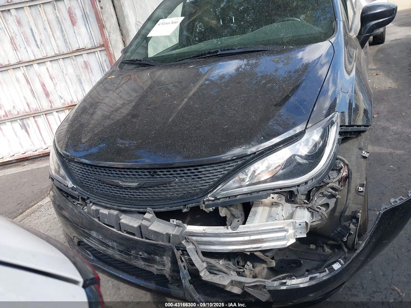 2020 Chrysler Pacifica Touring VIN: 2C4RC1FG2LR282130 Lot: 43166300