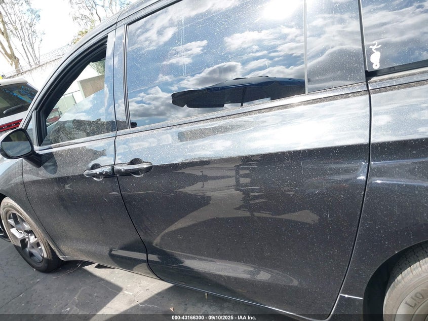 2020 Chrysler Pacifica Touring VIN: 2C4RC1FG2LR282130 Lot: 43166300