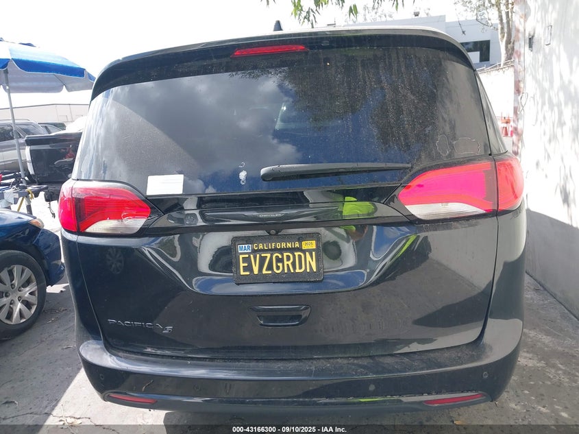 2020 Chrysler Pacifica Touring VIN: 2C4RC1FG2LR282130 Lot: 43166300