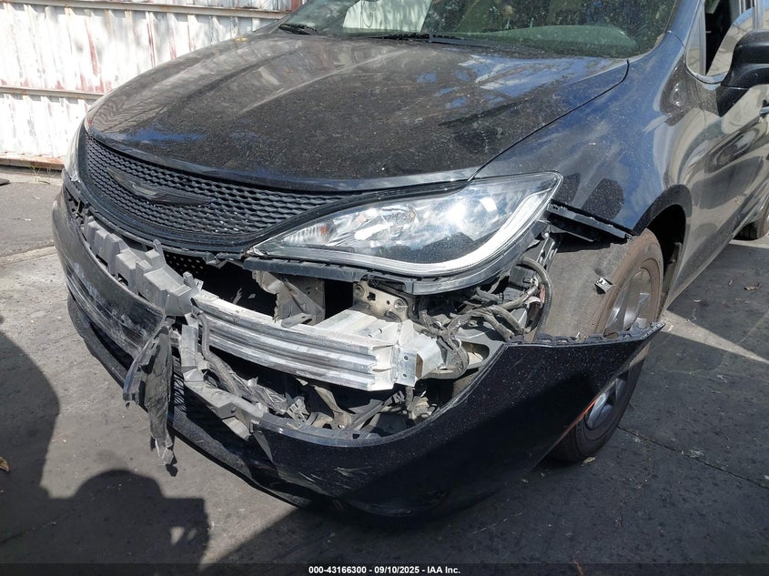 2020 Chrysler Pacifica Touring VIN: 2C4RC1FG2LR282130 Lot: 43166300