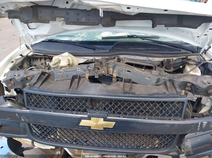 2018 Chevrolet Express 2500 Work Van VIN: 1GCWGBFG4J1174901 Lot: 43166667