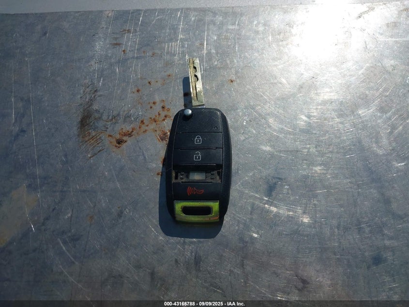 2016 KIA SORENTO LX/L - 5XYPG4A35GG021036