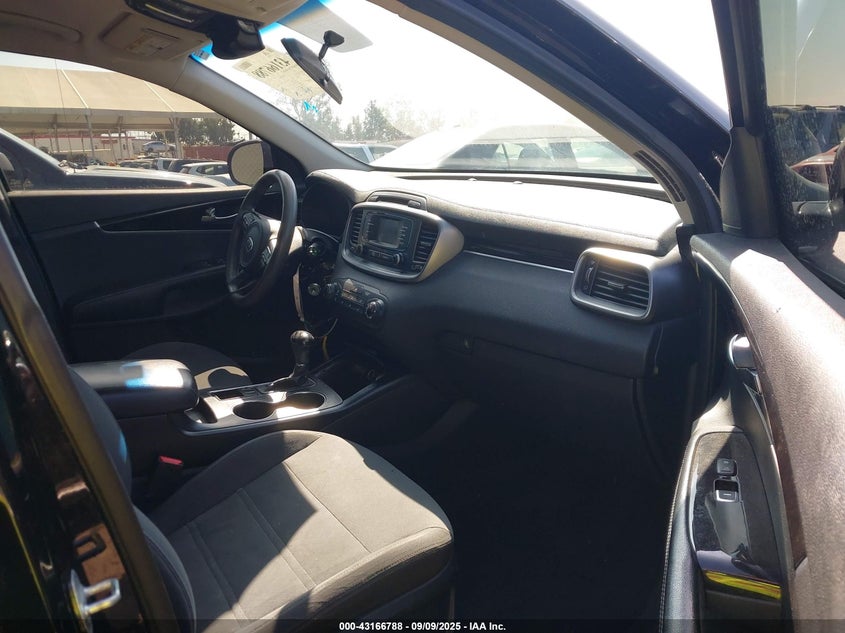 2016 KIA SORENTO LX/L - 5XYPG4A35GG021036