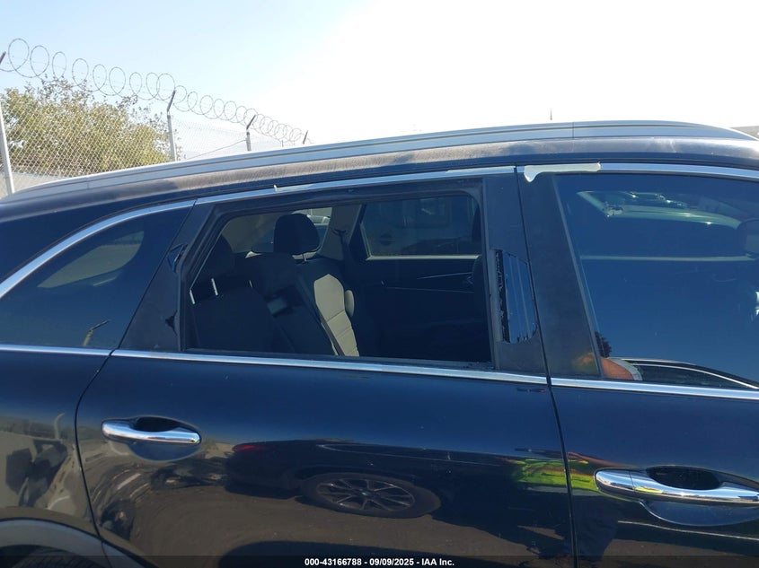 2016 KIA SORENTO LX/L - 5XYPG4A35GG021036