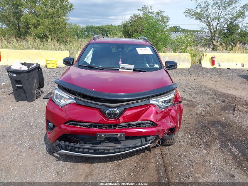 2018 TOYOTA RAV4 SE - JTMJFREV0JD233561