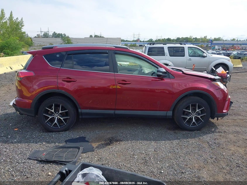 2018 TOYOTA RAV4 SE - JTMJFREV0JD233561