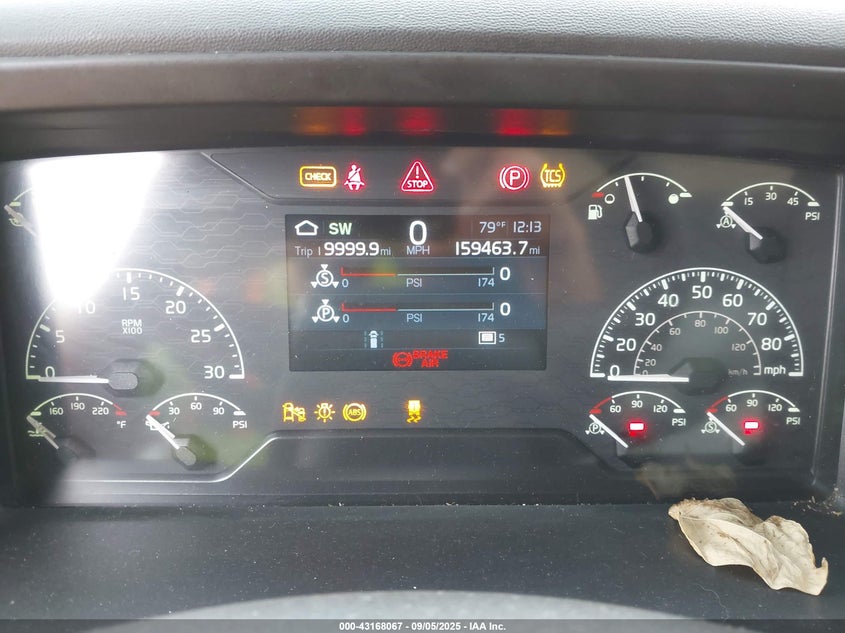 4V4NC9UG2PN335674 2023 VOLVO  photo no. 5