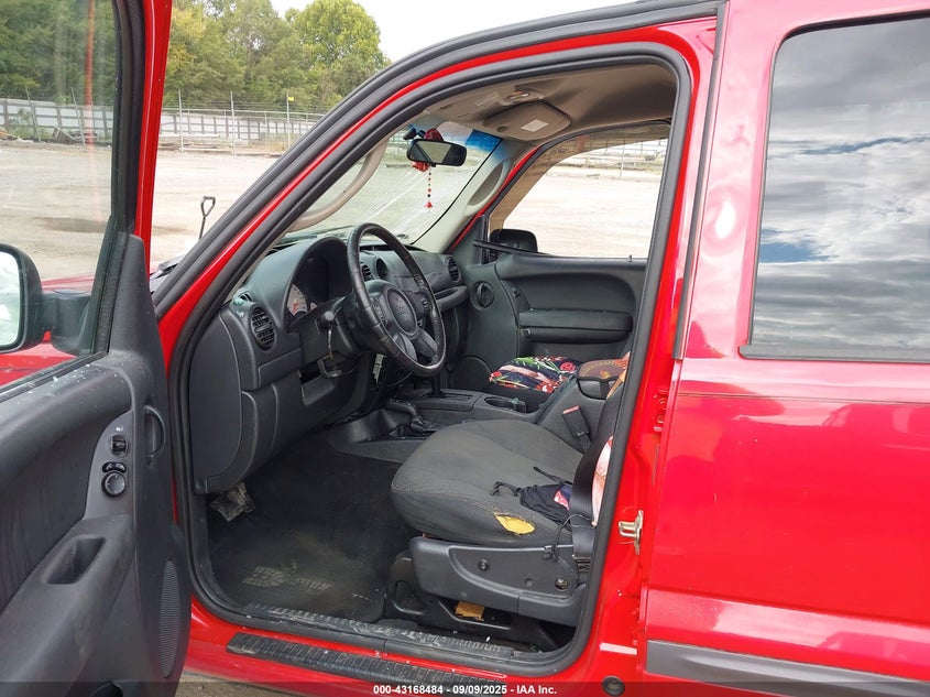 1J4GL48K94W150947 2004 JEEP LIBERTY (NORTH AMERICA) photo no. 5