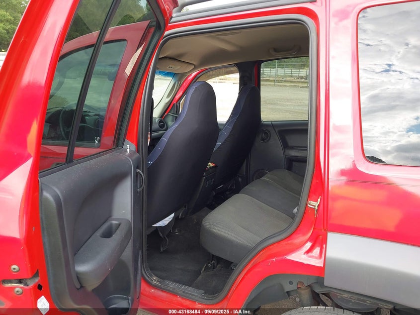 1J4GL48K94W150947 2004 JEEP LIBERTY (NORTH AMERICA) photo no. 8