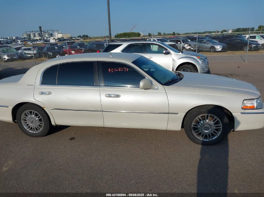 2007 Lincoln Town Car Signature L VIN: 1LNHM85W97Y605211 Lot: 43168594