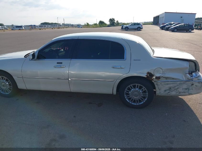 2007 Lincoln Town Car Signature L VIN: 1LNHM85W97Y605211 Lot: 43168594