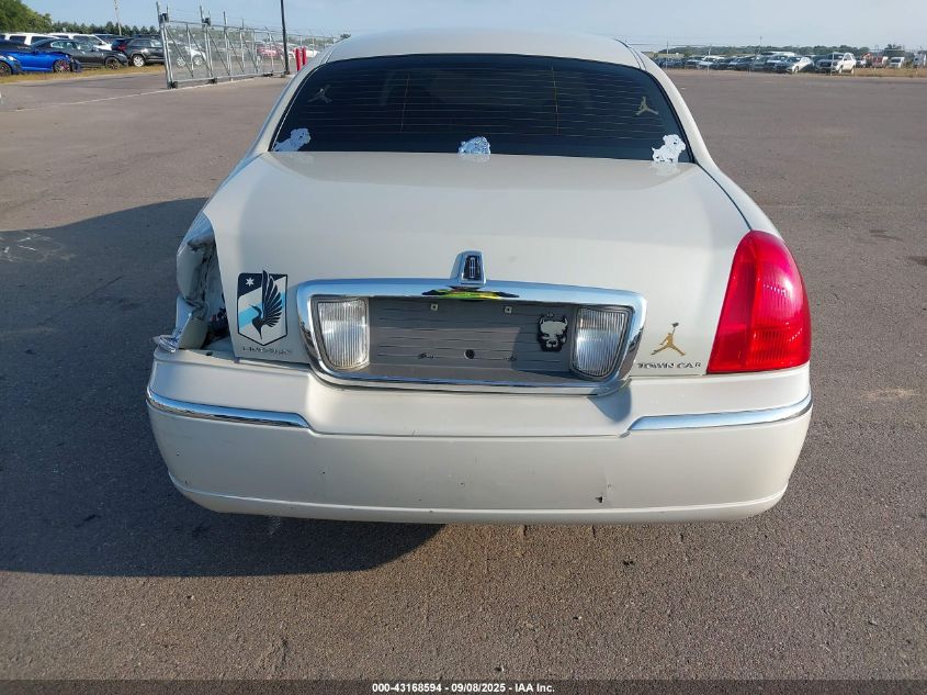 2007 Lincoln Town Car Signature L VIN: 1LNHM85W97Y605211 Lot: 43168594