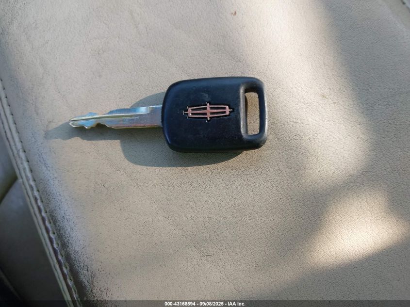 2007 Lincoln Town Car Signature L VIN: 1LNHM85W97Y605211 Lot: 43168594