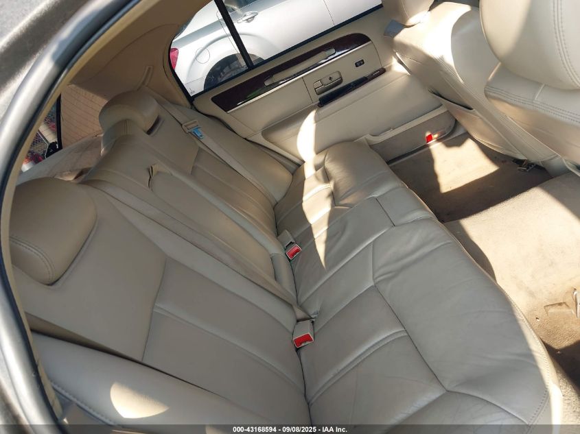 2007 Lincoln Town Car Signature L VIN: 1LNHM85W97Y605211 Lot: 43168594