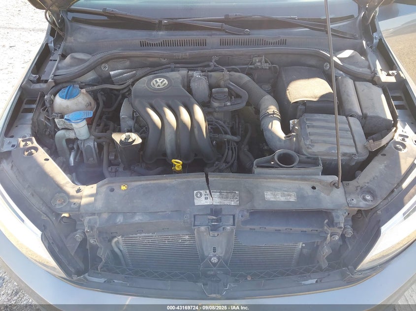2015 VOLKSWAGEN JETTA 2.0L S - 3VW2K7AJ1FM418010