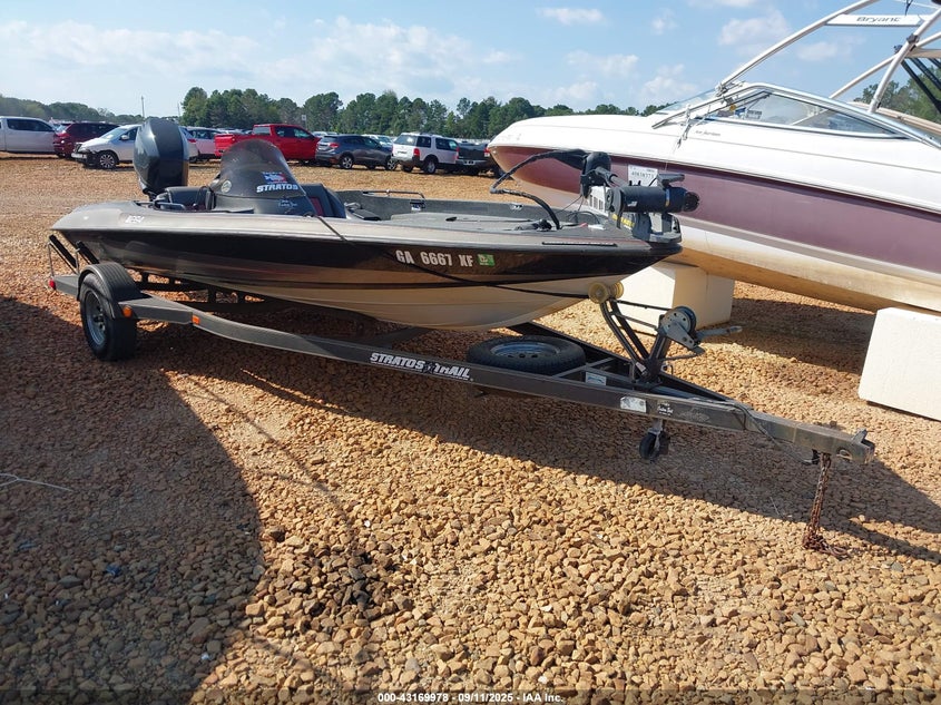 1994 STRATOS 284 VR BASS BOAT