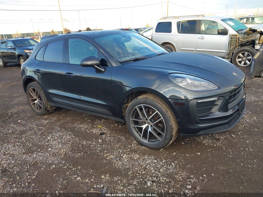 PORSCHE MACAN