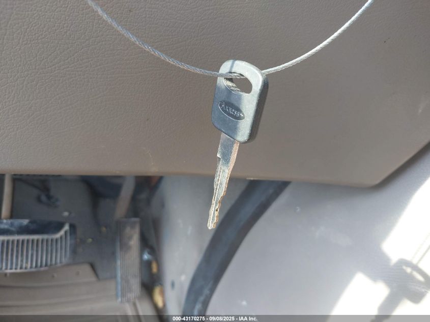 2004 Ford E-350 Super Duty Chateau/Xl/Xlt VIN: 1FBNE31L44HA85230 Lot: 43170275