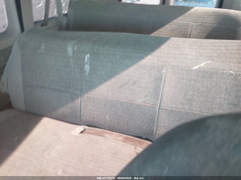 2004 Ford E-350 Super Duty Chateau/Xl/Xlt VIN: 1FBNE31L44HA85230 Lot: 43170275