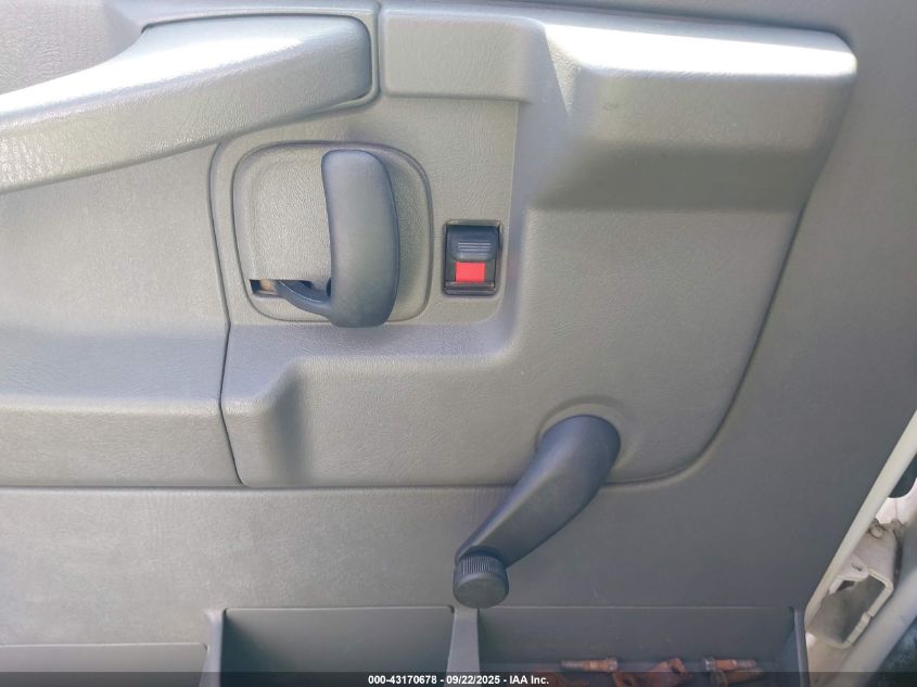 2006 GMC Savana Cutaway Work Van VIN: 1GDJG31U261260479 Lot: 43170678