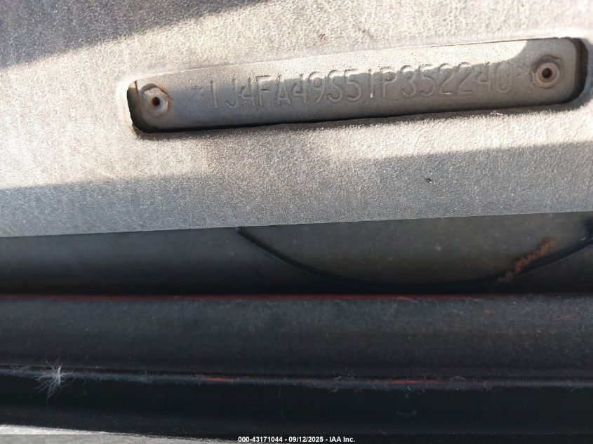 2001 Jeep Wrangler Sport VIN: 1J4FA49S51P352240 Lot: 43171044