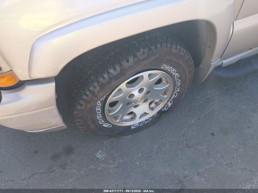 2005 Chevrolet Tahoe Z71 VIN: 1GNEK13T15R211455 Lot: 43171771