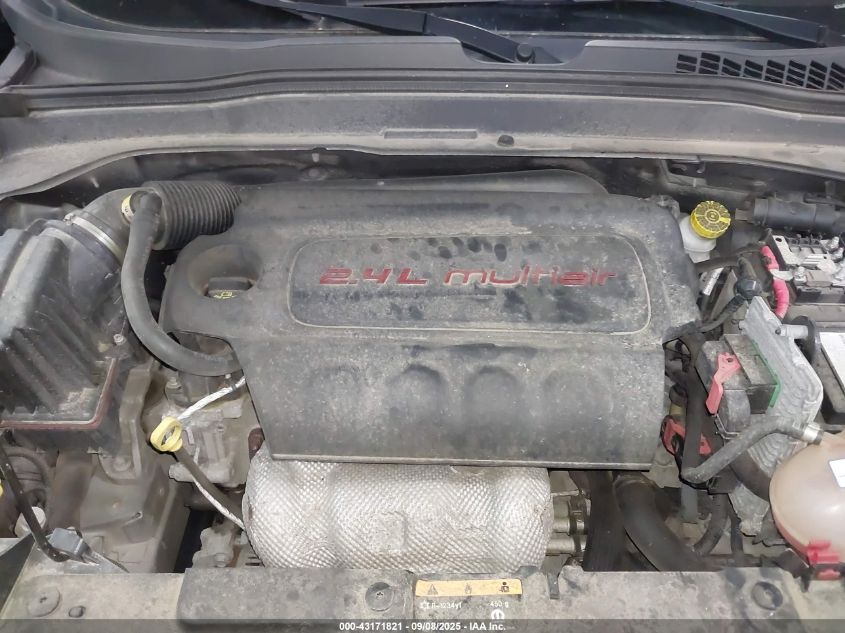 2019 Jeep Renegade Latitude 4X4 VIN: ZACNJBBBXKPJ81650 Lot: 43171821