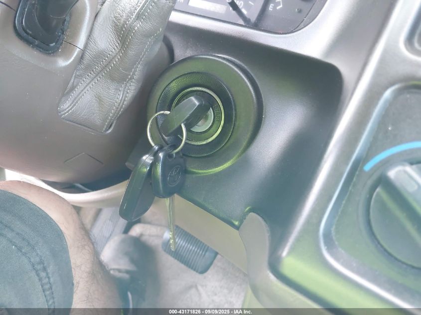 1999 Toyota Sienna Le VIN: 4T3ZF13CXXU092046 Lot: 43171826