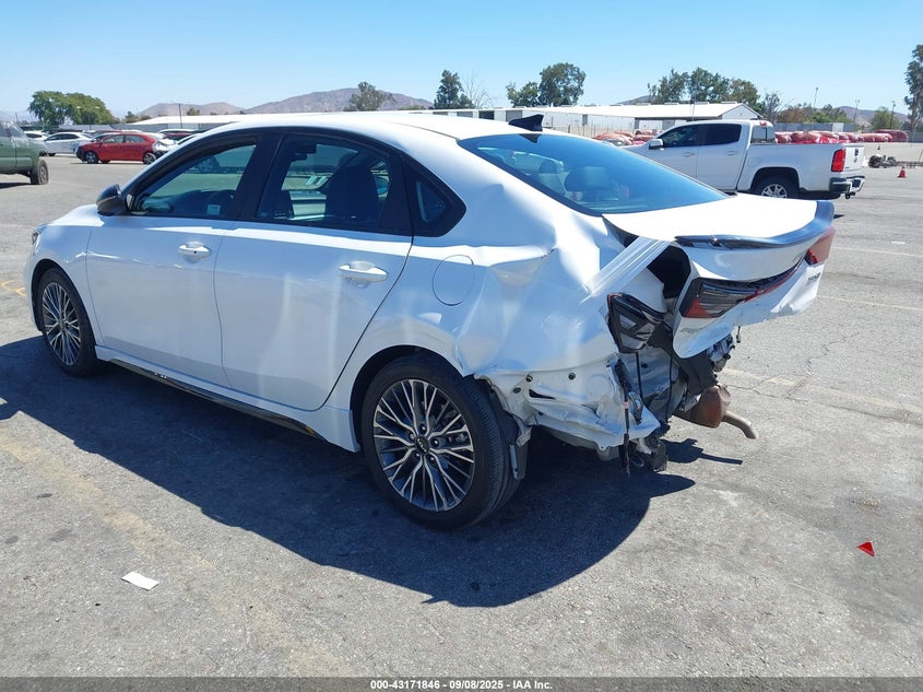 2023 KIA FORTE auction photo 3