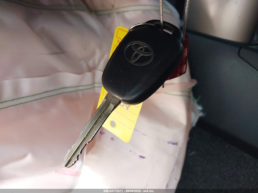 2018 TOYOTA RAV4 LE - JTMZFREV4JJ159954