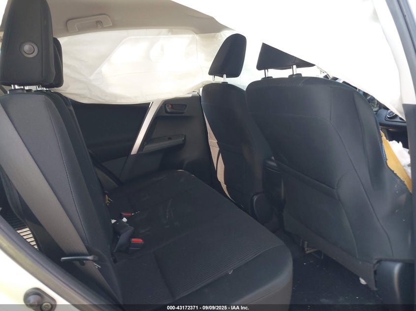 2018 TOYOTA RAV4 LE - JTMZFREV4JJ159954