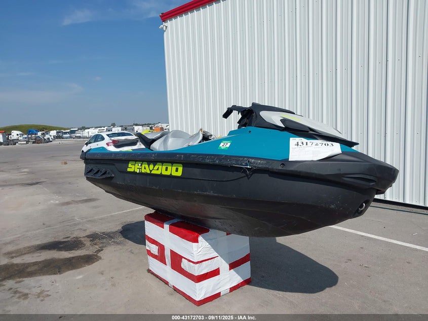 2025 Seadoo Seadoo turquoise null null YDV23035I324 photo #1