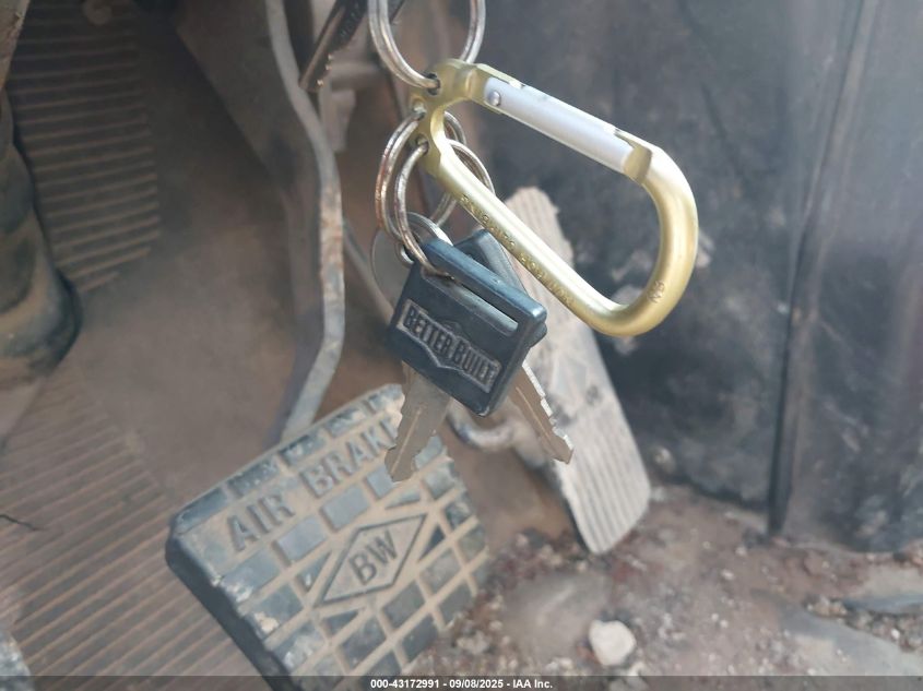 1999 International 4000 4900 VIN: 1HTSDAAR7XH685466 Lot: 43172991