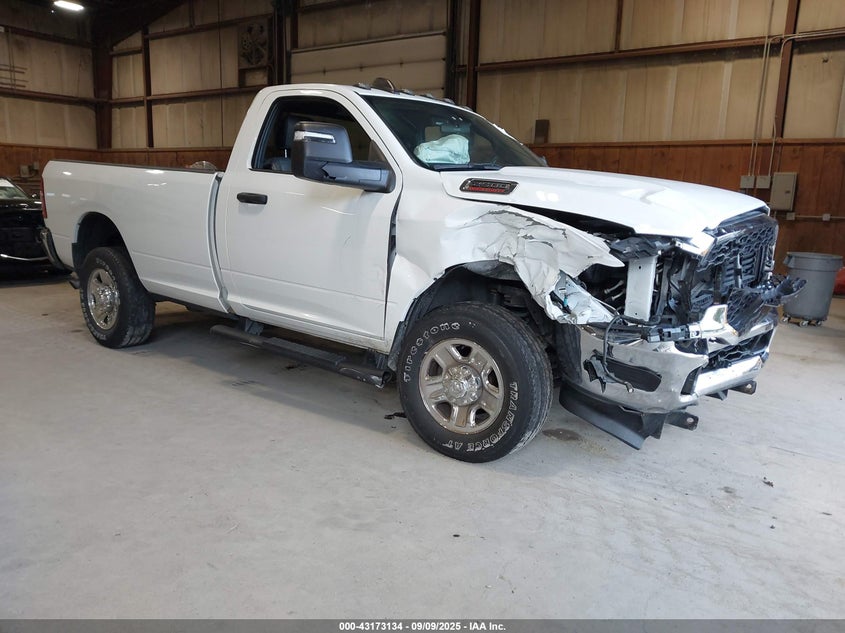 RAM 2500 TRADESMAN 4X4 8 BOX