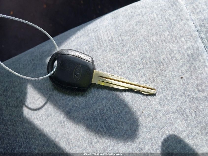 2003 Kia Optima Lx V6/Se V6 VIN: KNAGD128235225200 Lot: 43173659