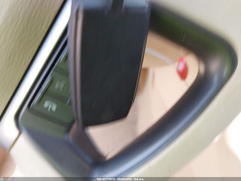 2009 Lincoln Mks VIN: 1LNHM94R69G633851 Lot: 43174573