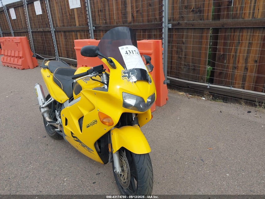 JH2RC460XYM200652 2000 Honda Vfr800 F1 auction photo 1