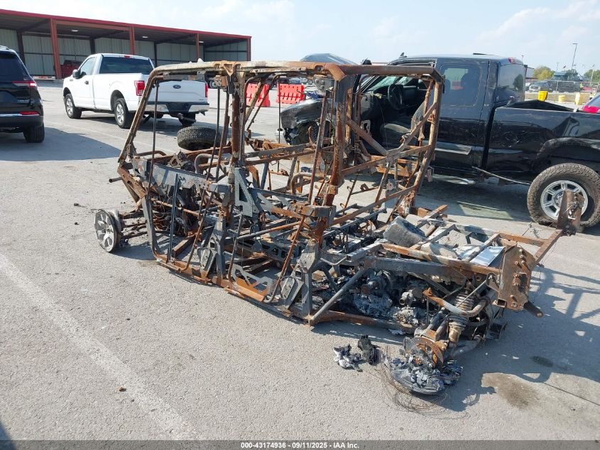 2022 Can-Am Defender Max Limited Cab Hd10