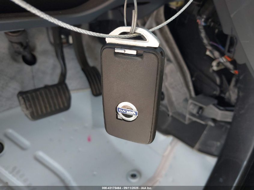 2017 Volvo Xc60 T5 Inscription VIN: YV440MDU5H2061606 Lot: 43175464