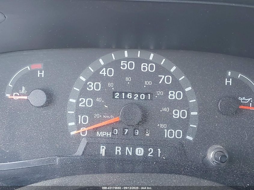 2000 Ford Econoline E350 Super Duty Wagon VIN: 1FBSS31L2YHB46270 Lot: 43175550