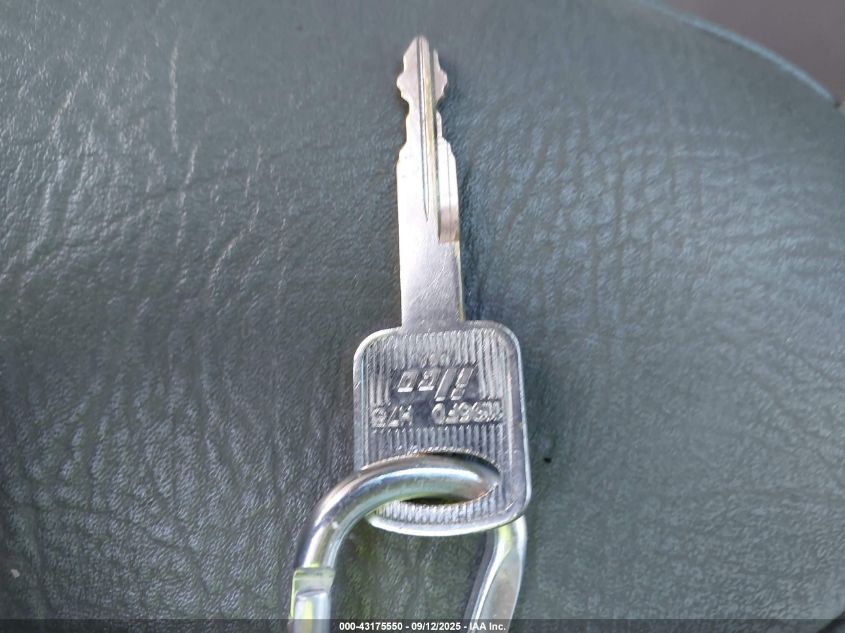 2000 Ford Econoline E350 Super Duty Wagon VIN: 1FBSS31L2YHB46270 Lot: 43175550