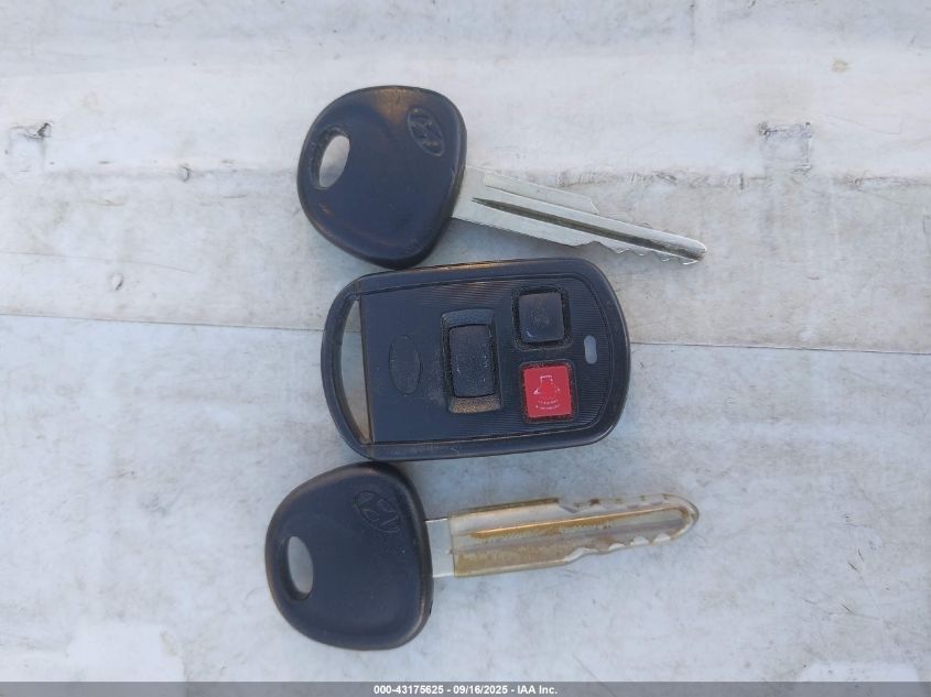 2005 Hyundai Elantra Gls/Gt VIN: KMHDN56D75U174380 Lot: 43175625