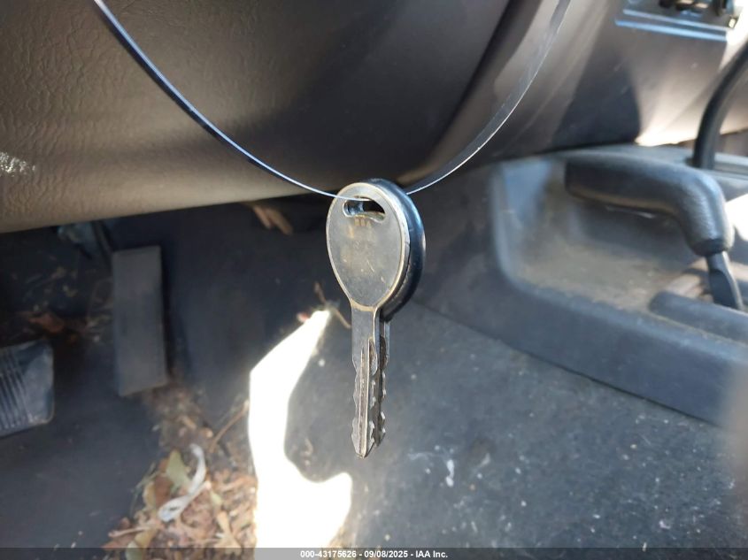 2000 Jeep Cherokee Sport VIN: 1J4FF48S9YL267146 Lot: 43175626