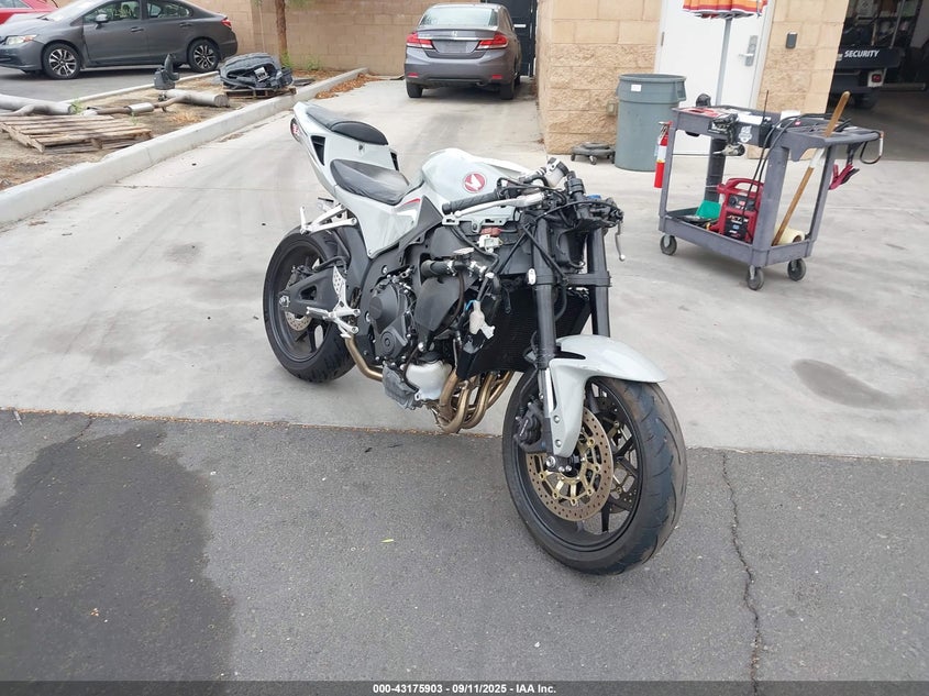 2025 HONDA CBR600 RR - JH2PC40H0SK200295