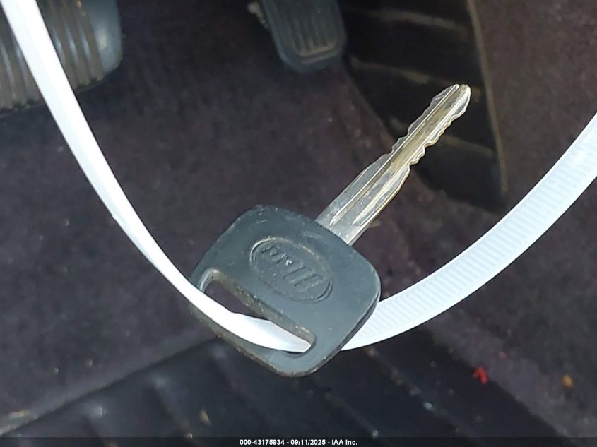 1995 Toyota Camry Le VIN: 4T1SK12E8SU566092 Lot: 43175934