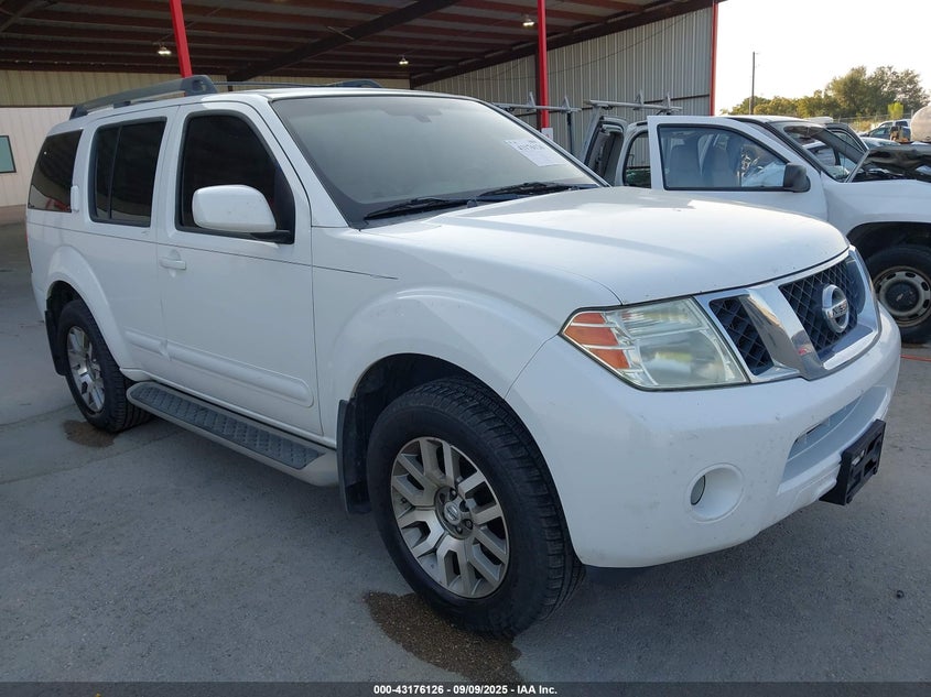 NISSAN PATHFINDER SV