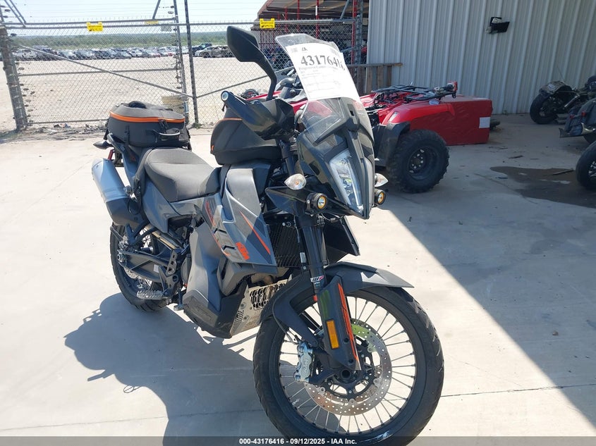 2021 KTM 890 ADVENTURE - VBKTS6407MM806323