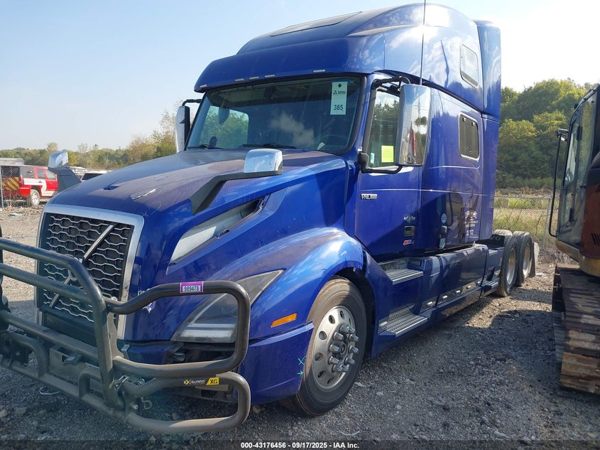 4V4NC9EH9LN255130 2020 VOLVO  photo no. 2